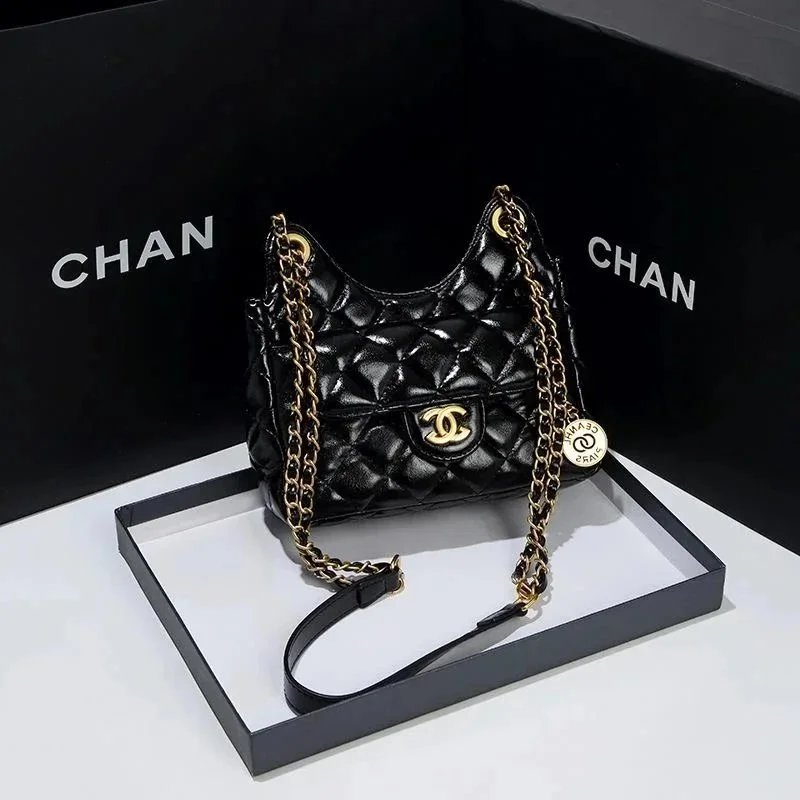 Chanel hobo medium black/gold