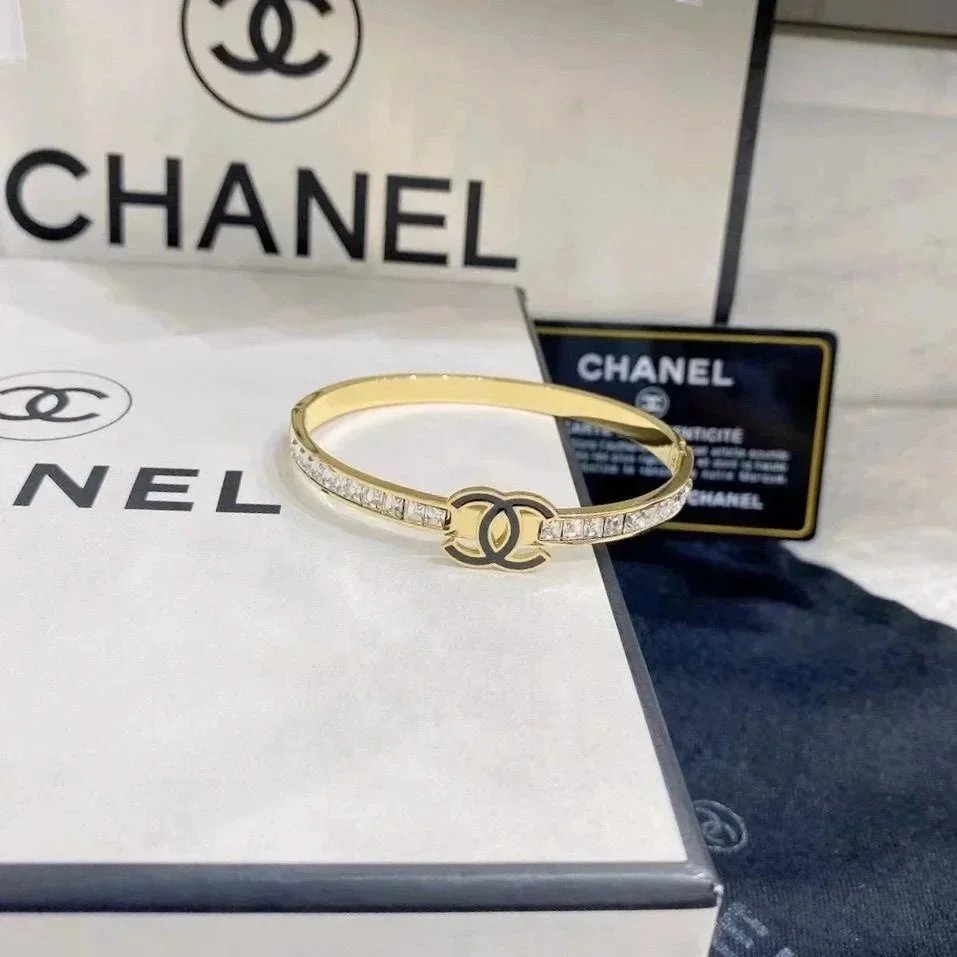 小香风新款手镯时尚高颜值手环闪钻钛钢不掉色网红爆款百搭简约