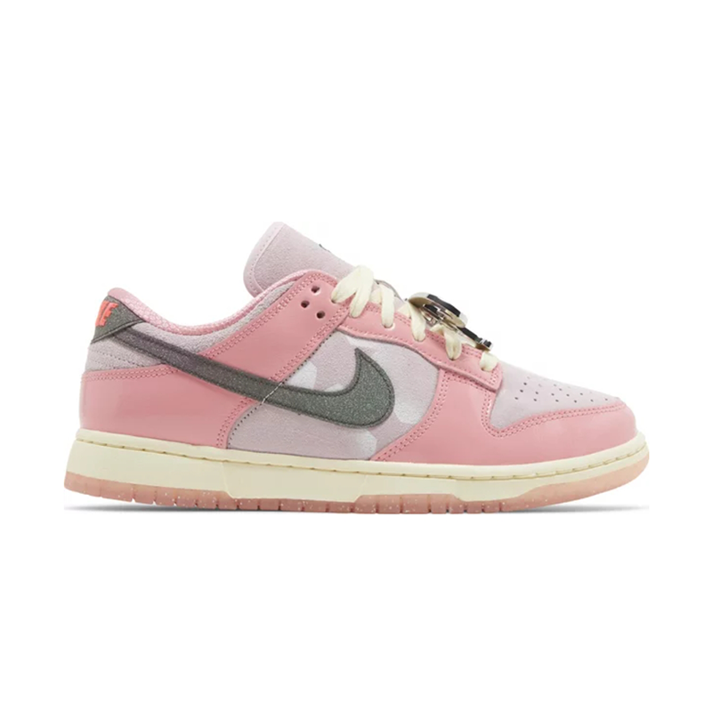 Nike Womens Dunk Low LX \'Barbie\'