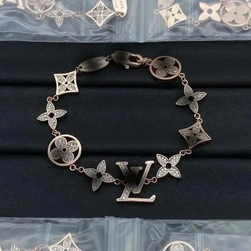 新款星星精致手链爱心重工小众纽扣设计轻奢甜美高级配饰