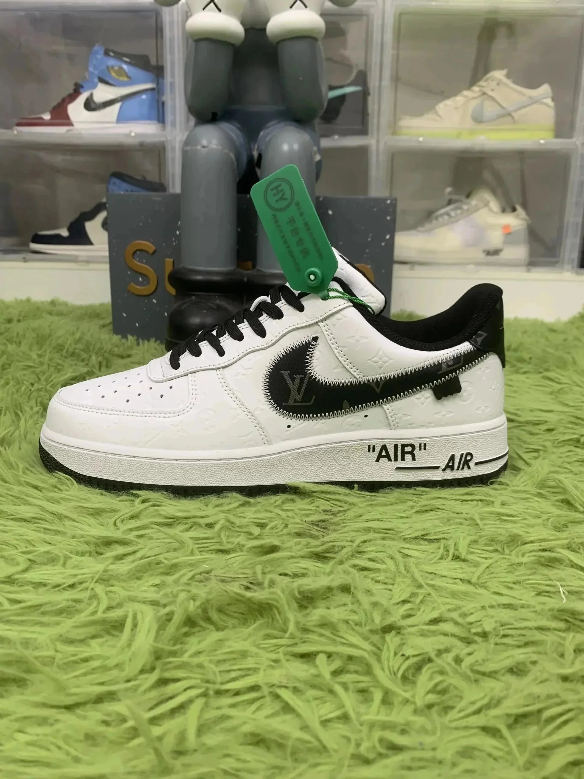 Low White Black Silver